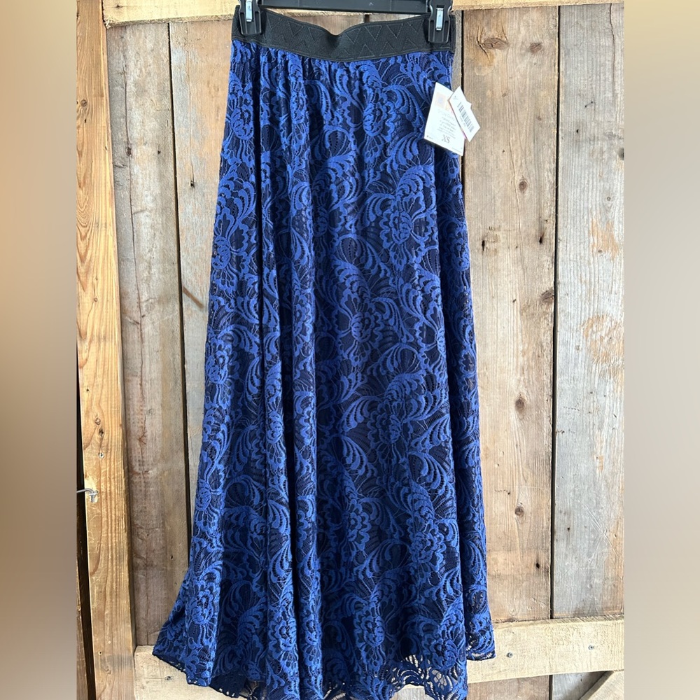 LuLaRoe Lucy size XS with tags.